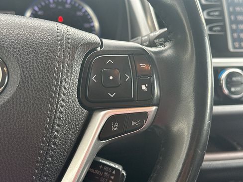 Used 2019 Toyota Highlander XLE AWD/4WD image 15