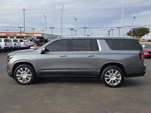 Used 2021 Chevrolet Suburban High Country w/ Premium Package image 2
