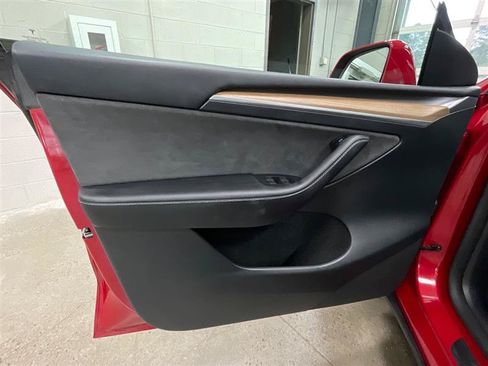 Used 2023 Tesla Model Y Performance AWD/4WD image 9