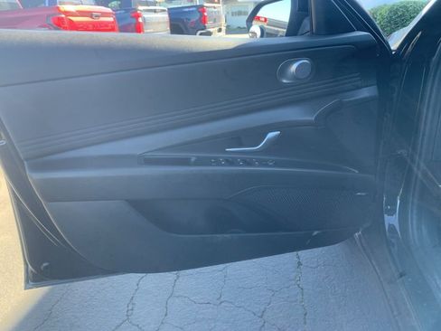 Used 2021 Hyundai Elantra SEL w/ Convenience + Premium Package image 8