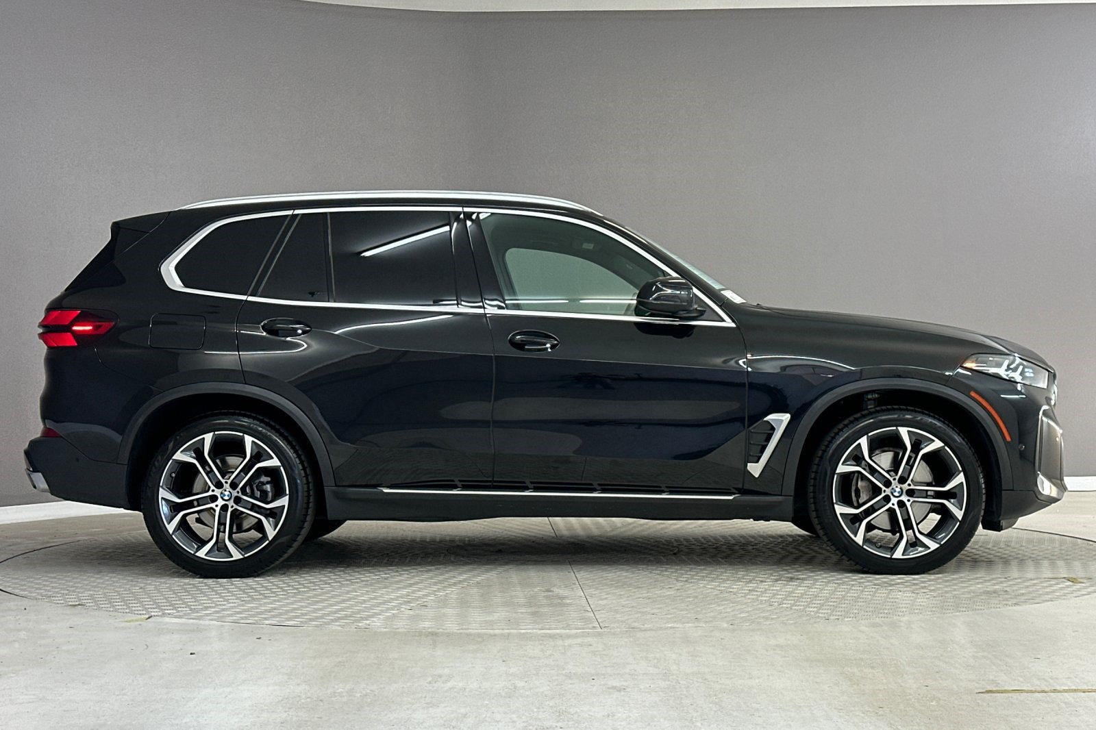 Used 2024 BMW X5 xDrive40i AWD/4WD image 7