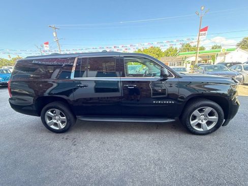 Used 2018 Chevrolet Suburban LT AWD/4WD image 4