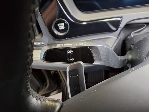 Used 2024 Porsche Cayenne AWD/4WD image 7