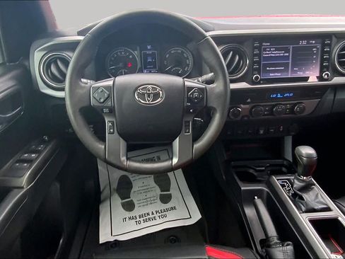 Used 2022 Toyota Tacoma TRD Off-Road w/ Technology Package AWD/4WD image 6