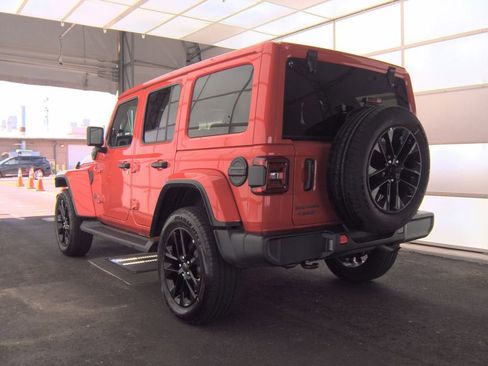 Used 2025 Jeep Wrangler Unlimited Sahara image 7