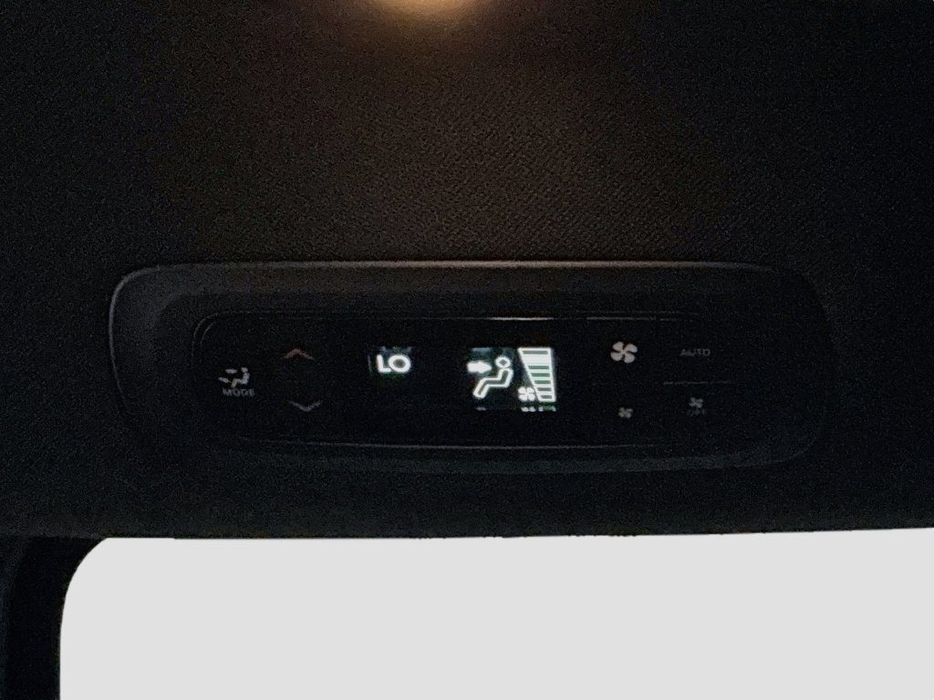 Used 2026 Chrysler Pacifica Select FWD image 23