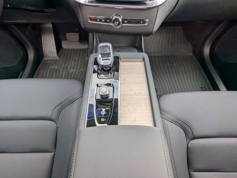 Certified 2025 Volvo XC90 T8 Plus w/ Protection Package Premier image 24