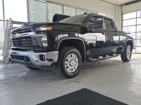 Used 2024 Chevrolet Silverado 2500 LT w/ Convenience Package image 4