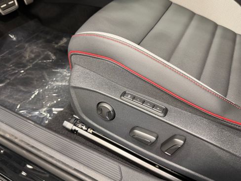 New 2026 Volkswagen GTI SE FWD image 41