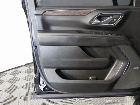 Used 2023 Chevrolet Suburban LT w/ LT Signature Package RWD image 11