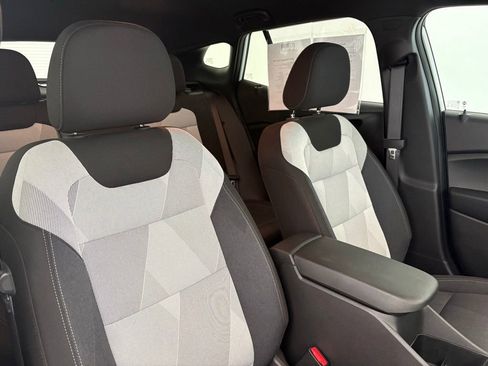 Certified 2025 Chevrolet Trax RS FWD image 34