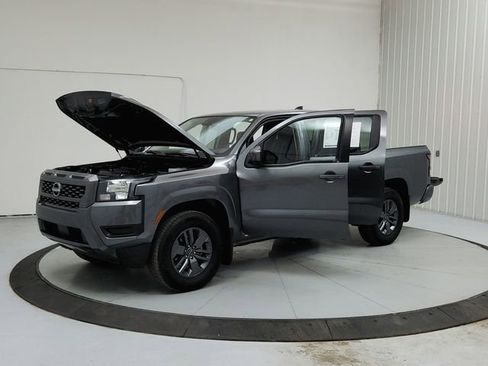 Used 2025 Nissan Frontier SV image 11