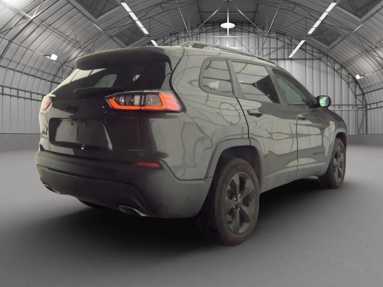 Used 2019 Jeep Cherokee Latitude Plus AWD/4WD image 2