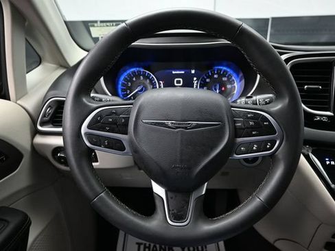 Certified 2023 Chrysler Pacifica Touring-L FWD image 29