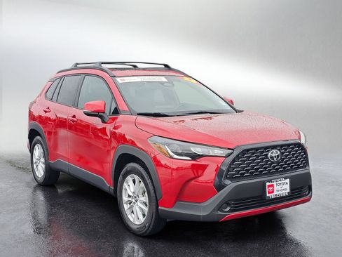 Used 2023 Toyota Corolla Cross LE w/ Moonroof Package image 7