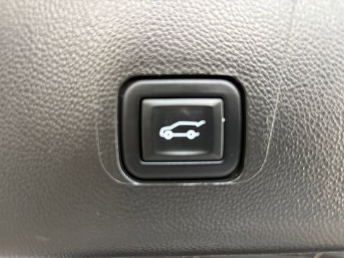 Used 2023 Chevrolet Traverse High Country w/ LPO, Floor Liner Package AWD/4WD image 18