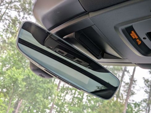 Certified 2025 Porsche Cayenne AWD/4WD image 19