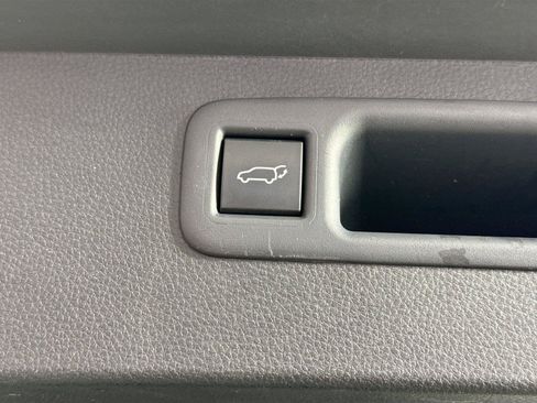 Used 2025 Toyota Highlander XLE AWD/4WD image 39