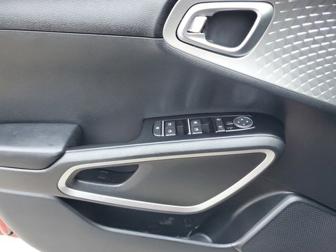 Certified 2023 Kia Soul LX w/ LX Technology Package image 26