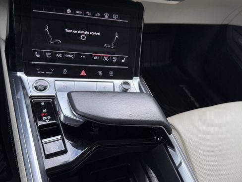 Used 2021 Audi e-tron Prestige w/ Prestige Package AWD/4WD image 25