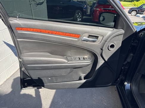 Used 2014 Chrysler 300 AWD image 15