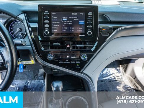 Used 2021 Toyota Camry SE image 39