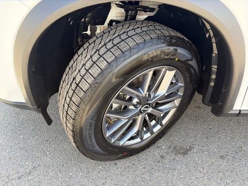Used 2024 Nissan Rogue S AWD/4WD image 16