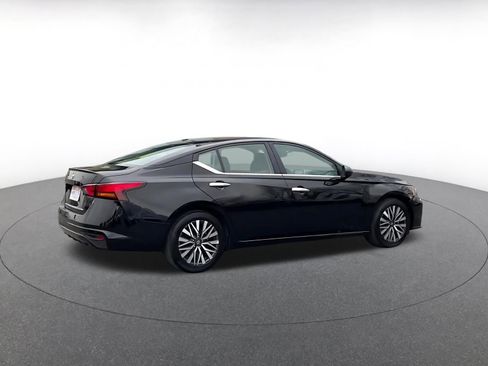 Used 2025 Nissan Altima 2.5 SV image 15