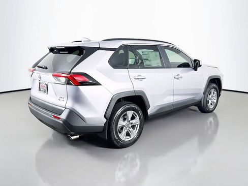 Used 2025 Toyota RAV4 XLE w/ Convenience Package image 5