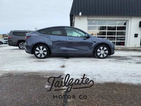 Used 2023 Tesla Model Y Long Range image 1