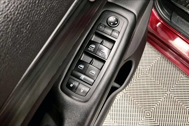Used 2020 Jeep Grand Cherokee Altitude AWD/4WD image 32