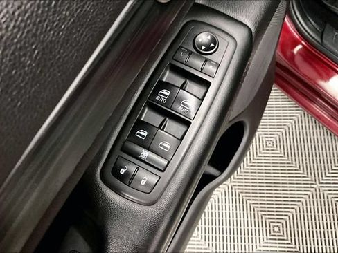 Used 2020 Jeep Grand Cherokee Altitude AWD/4WD image 32