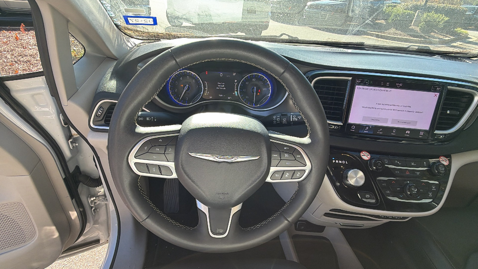 Used 2024 Chrysler Pacifica Touring-L FWD image 22