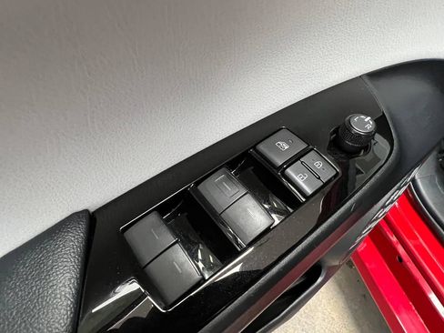 Used 2019 Toyota Prius LE FWD image 22