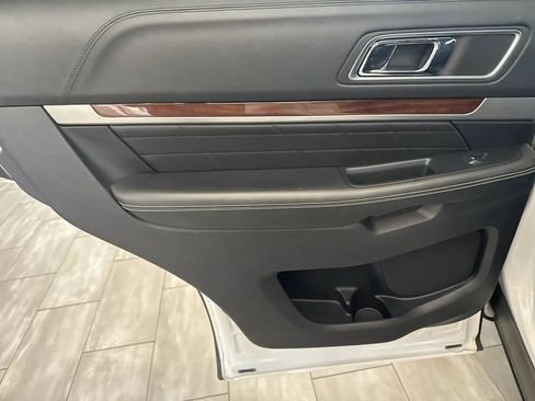 Used 2018 Ford Explorer Platinum AWD/4WD image 32