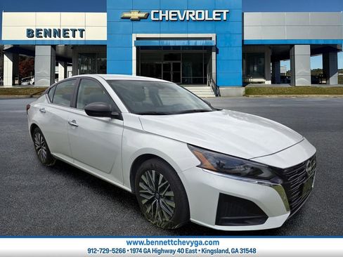 Used 2025 Nissan Altima 2.5 SV FWD image 1
