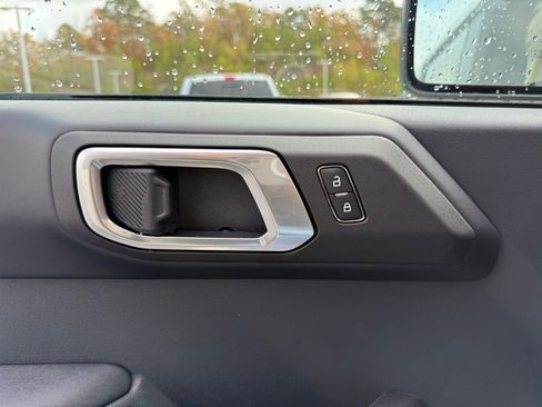 New 2025 Ford Bronco Badlands image 12