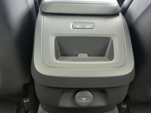 Used 2025 Volvo V60 B5 Cross Country Plus image 22