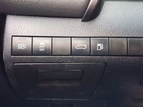 Used 2018 Toyota Camry LE image 26