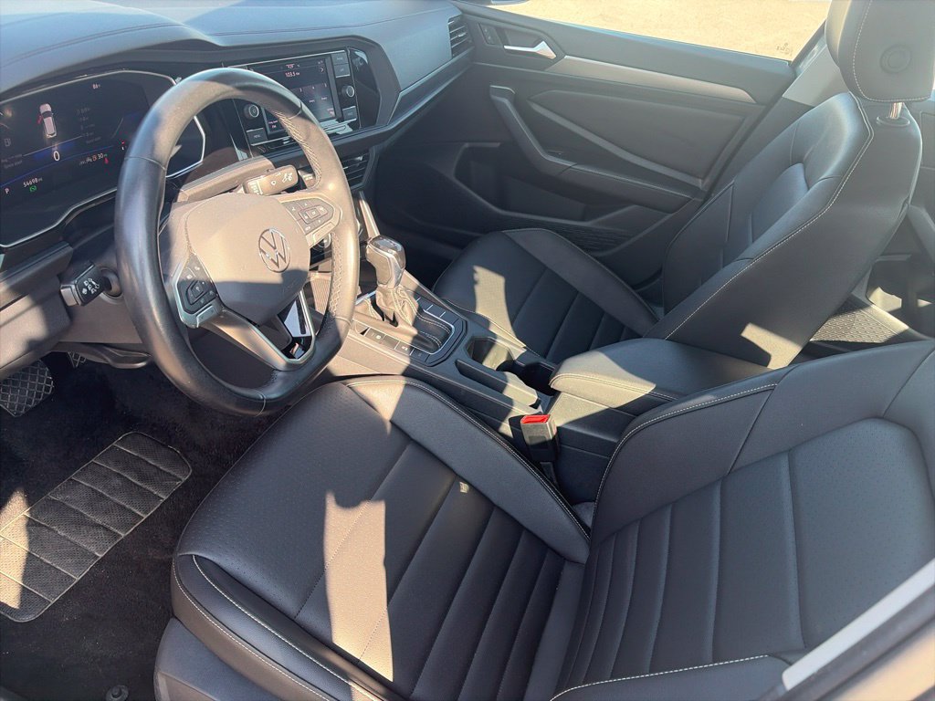 Used 2024 Volkswagen Jetta SE FWD image 16