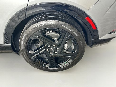 Used 2025 Chevrolet Equinox EV RS FWD image 11