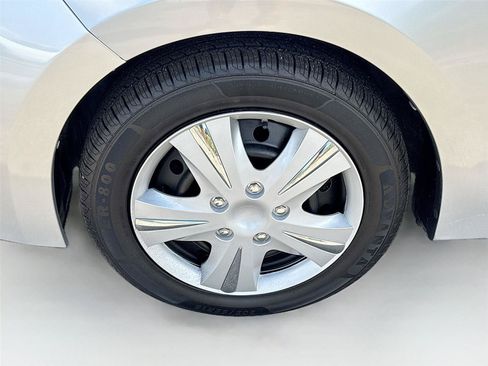 Used 2015 Toyota Corolla LE FWD image 28