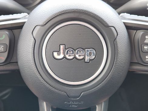 Used 2025 Jeep Gladiator Rubicon w/ Convenience Group AWD/4WD image 35