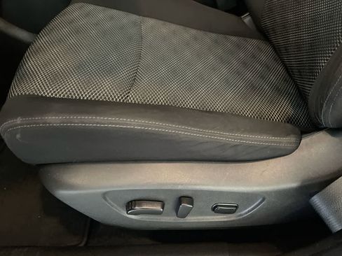 Used 2020 Nissan Rogue Sport SV image 12