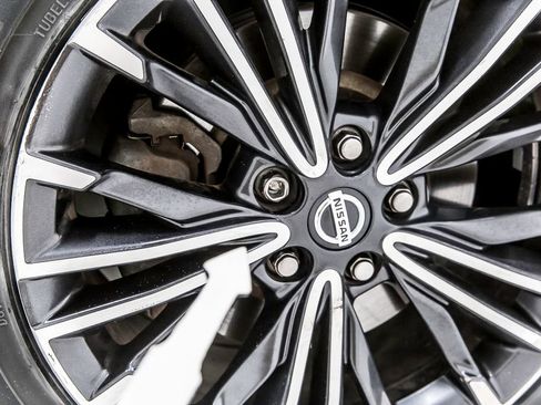 Used 2017 Nissan Maxima Platinum w/ Medallion Package FWD image 39