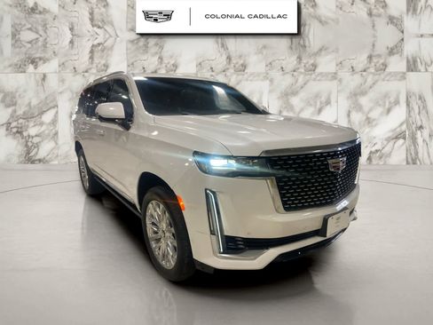 Used 2024 Cadillac Escalade Premium Luxury w/ Performance Package image 3