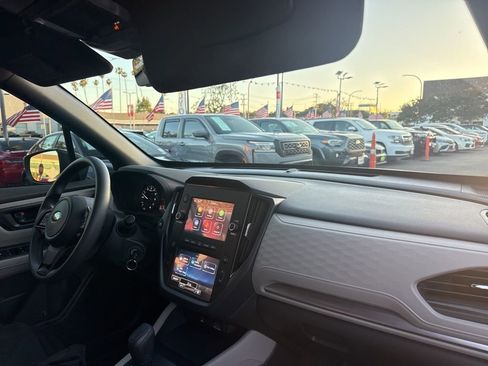 Used 2025 Subaru Forester AWD/4WD image 9