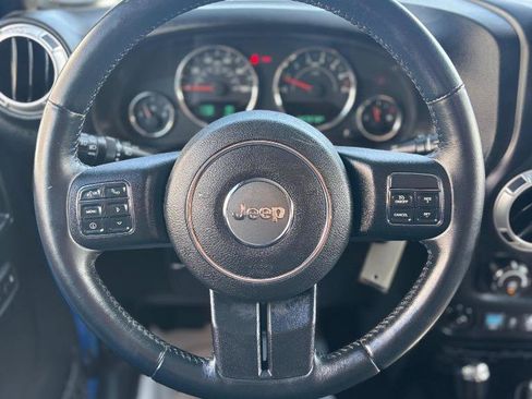 Used 2016 Jeep Wrangler Unlimited Sahara w/ Connectivity Group AWD/4WD image 18