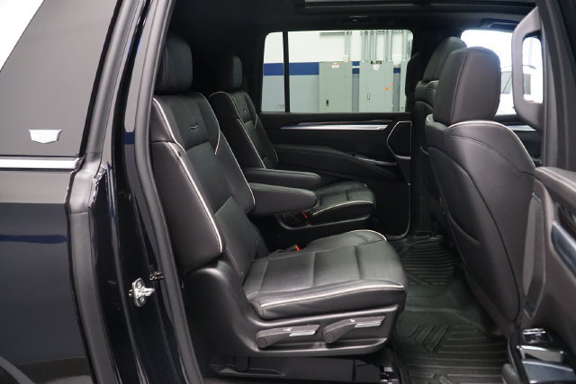 Used 2026 Cadillac Escalade ESV Luxury w/ LPO, Floor Liner Package AWD/4WD image 20