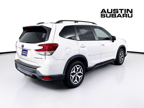 Used 2019 Subaru Forester Premium AWD/4WD image 7